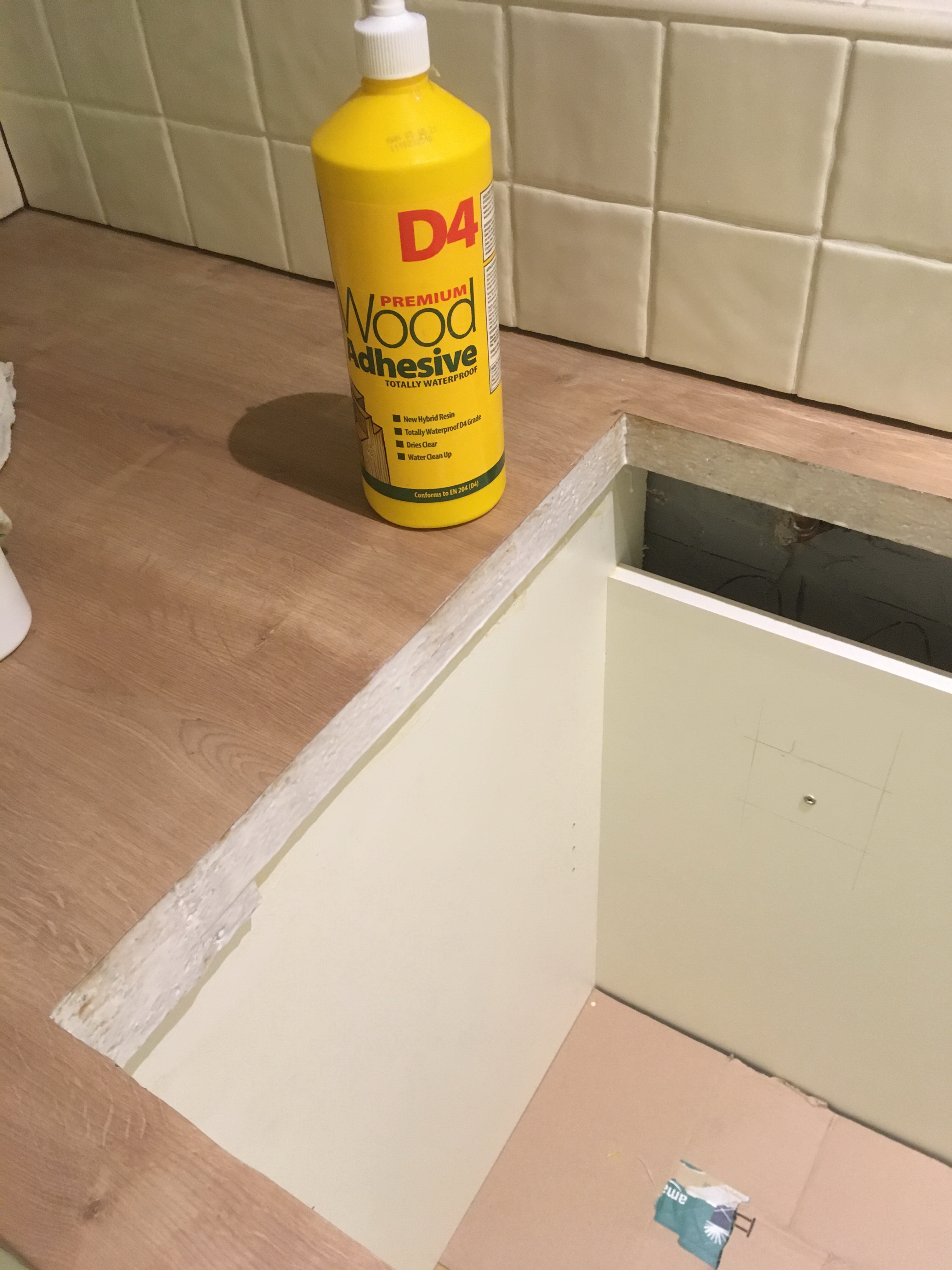 Seal the edge of sink cutout in worktop. Seal chipboard edge - waterproof chipboard worktop